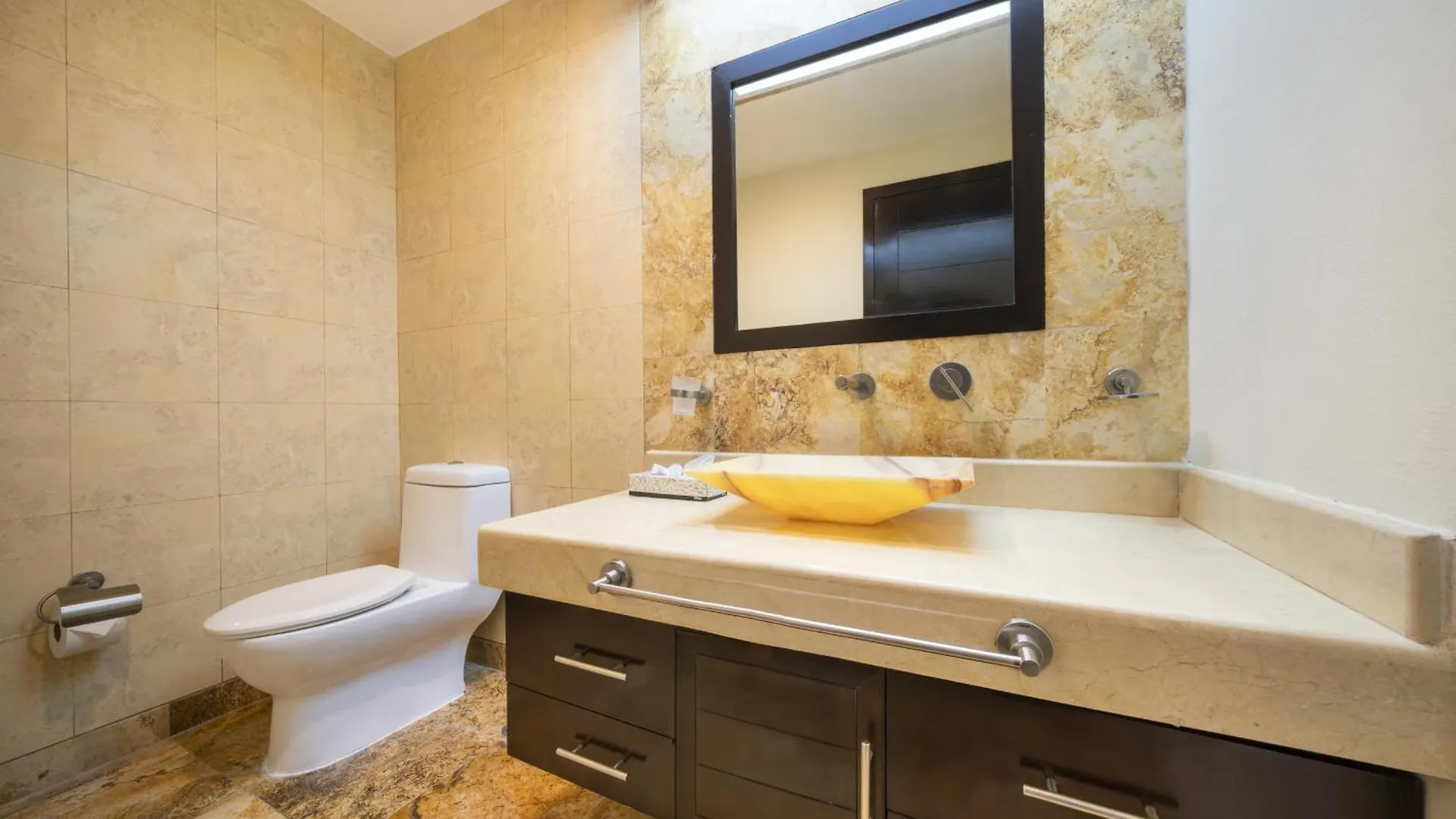 Luxury Beachfront Condo With 3 Bedrooms & Ocean View - El Faro Residences Playa del Carmen Apartament